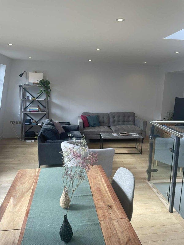 Spacious ground floor room in Islington Main Photo