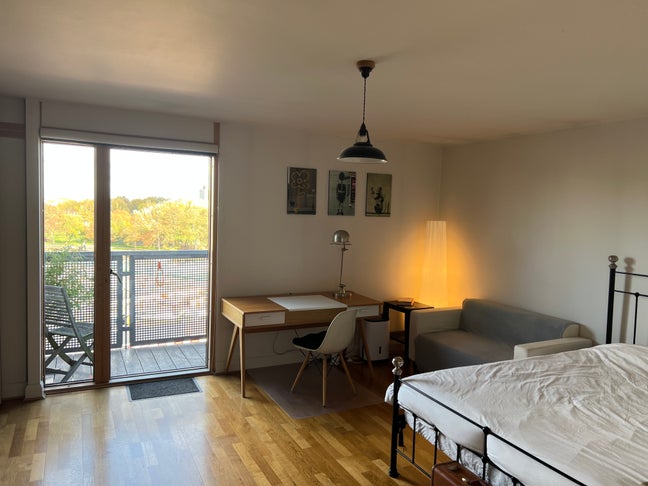 Master Bedroom in Light-Filled Waterside Flat Main Photo