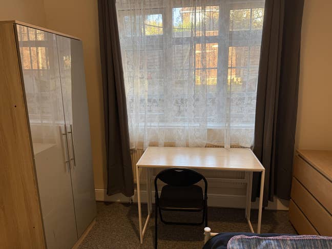 Quiet double room close to transport Earlsfield Main Photo