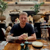 Reliable Professional Looking for Room in Weston A Main Photo