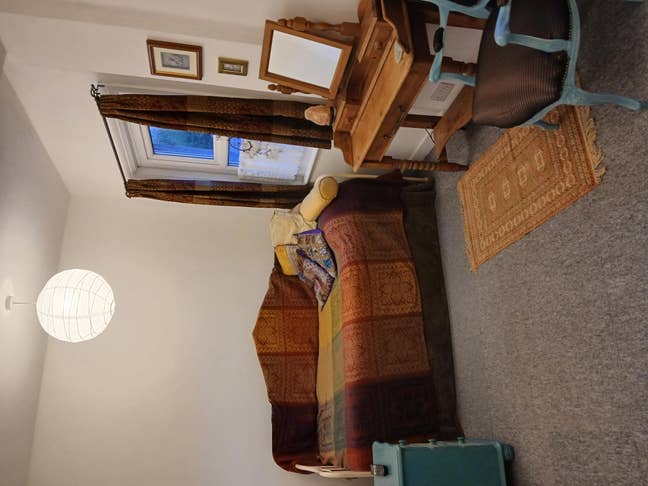 Bed/sit sunny room town centre Main Photo