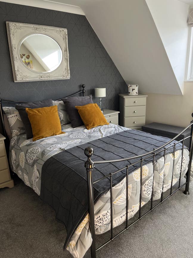 Large double room Main Photo