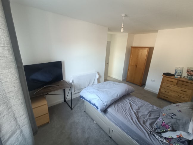 Large bedroom in a brand new house 🏡 Main Photo