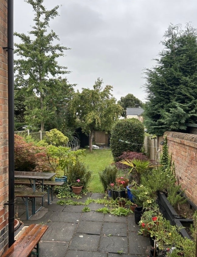 Bright, spacious double room — available now Main Photo