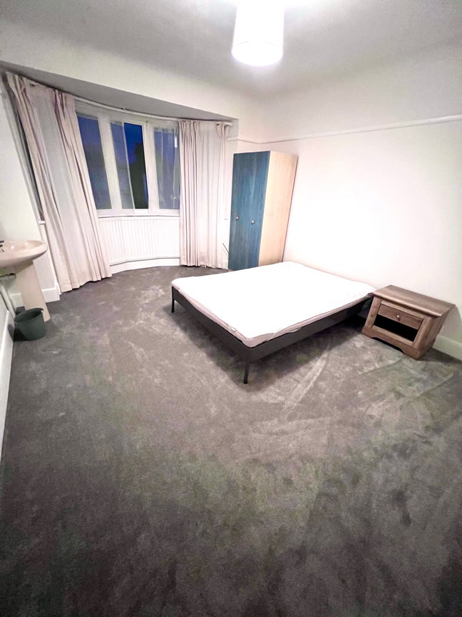  Big double room 11’6”/3.51m x 15’0”/4.57m Main Photo