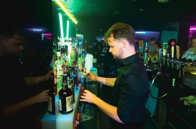 Looking for house share, single or double room Main Photo