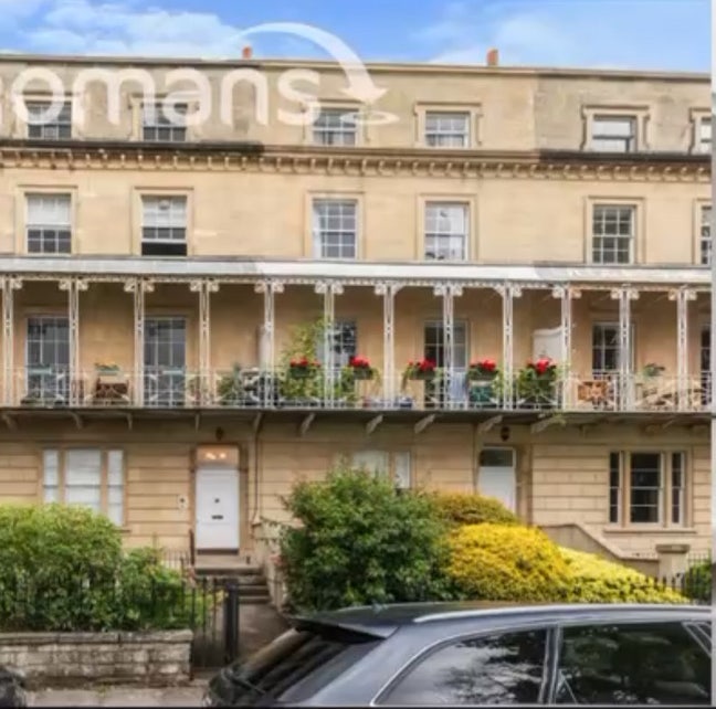 1 Room, 2 Bed Flat Available in Clifton  Main Photo