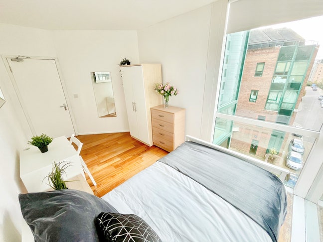 Modern Double Room near Canary Wharf  Main Photo