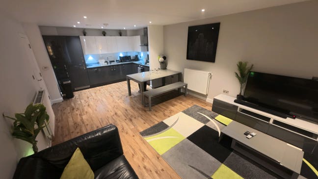 Spacious Double Room Near Queen Elizabeth Line Main Photo