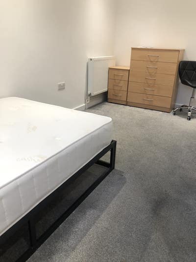 Two en-suite rooms close to city centres  Main Photo