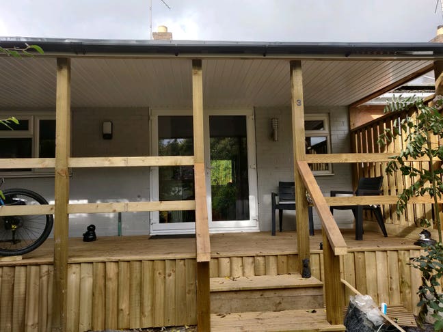 Modern 1 Bed Bungalow with Veranda & Large garden Main Photo