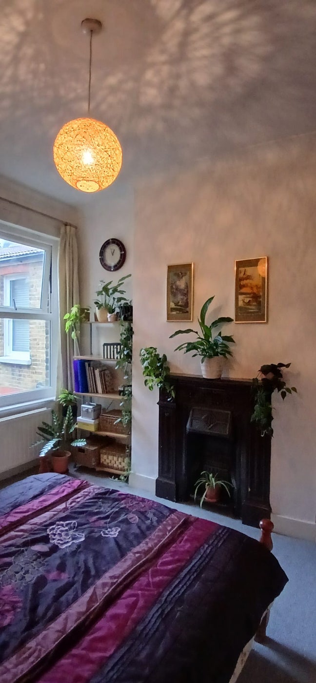 Lovely double room in 2 bed flat with garden  Main Photo