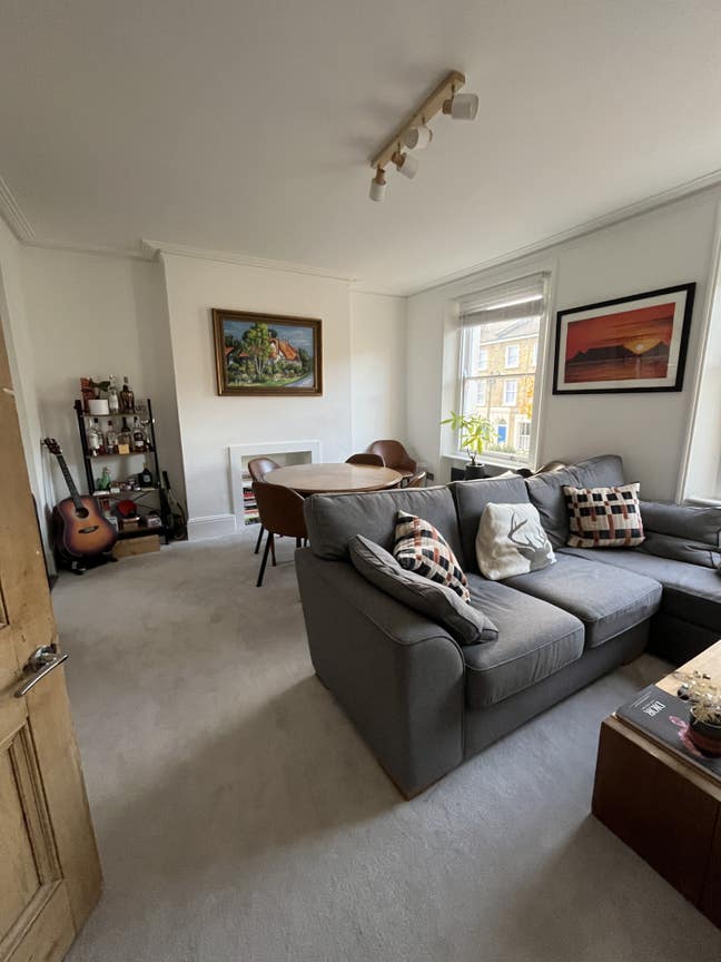 Leafy Street, King-sized Bed, Short City Commute  Main Photo