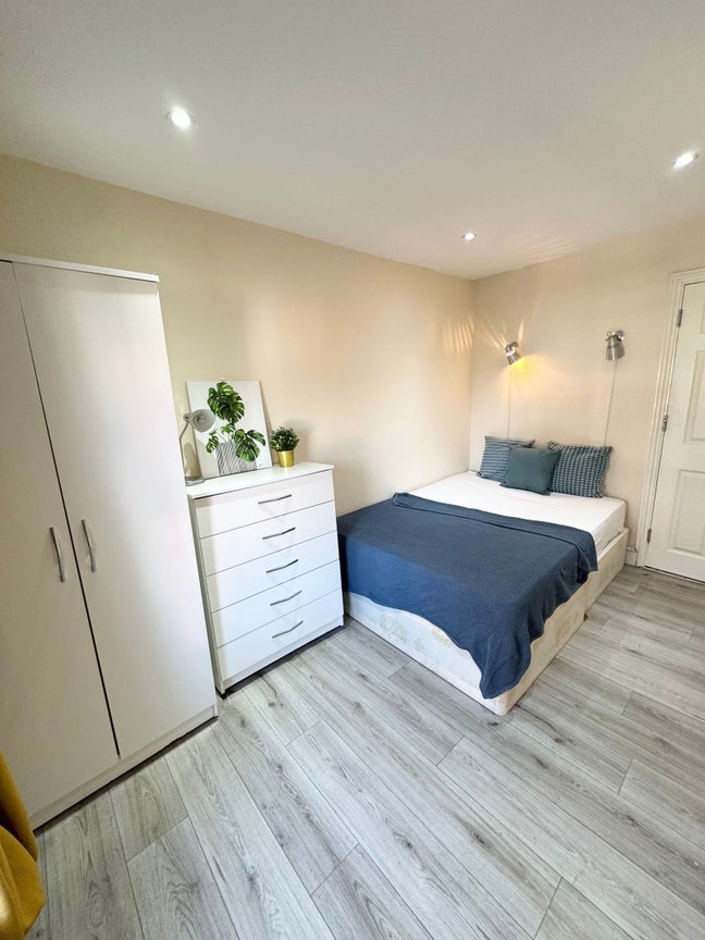 Cheap Double Single Use in Kilburn/Cricklewood Main Photo