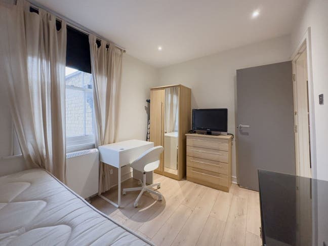 🌟 Double Room Available in Kensington  Main Photo