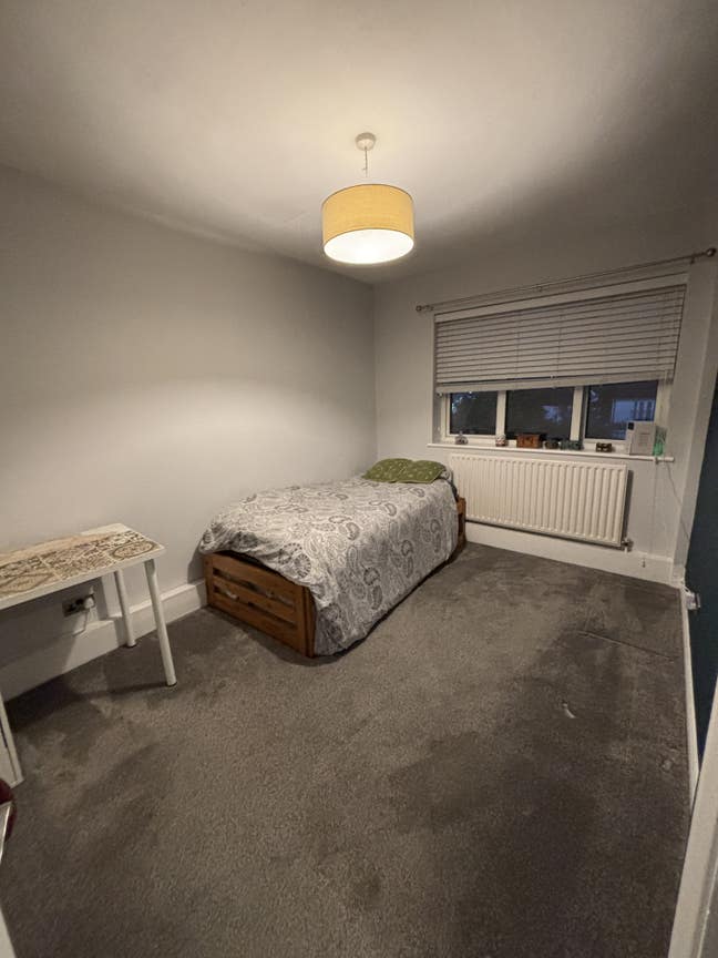 Spare Room in Borehamwood – 3 Min walk to station Main Photo