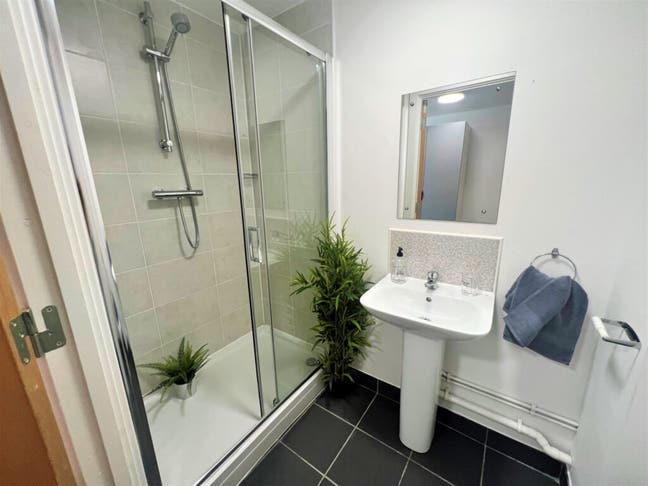 Massive studio for rent. All Bills inclusive  Main Photo