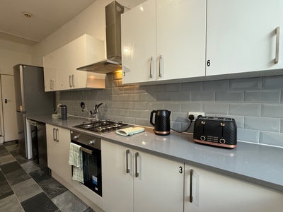 Large Room | Professional House | Near City Centre Main Photo