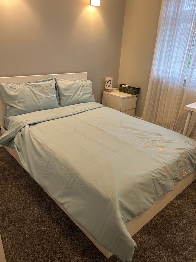 Nice quiet double bedroom available in Twickenham  Main Photo