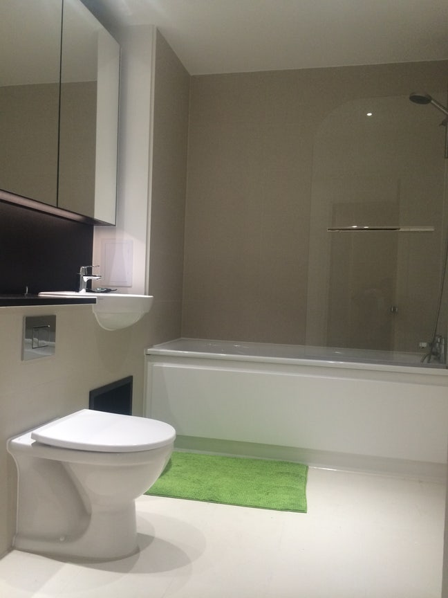 NEW 3 BED flat sharing Main Photo