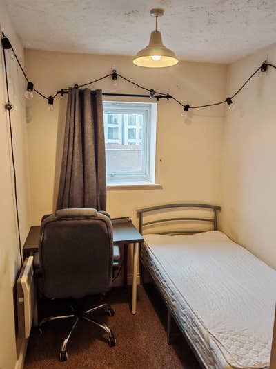 Cozy single room in 2BHK flat by canal – bills inc Main Photo