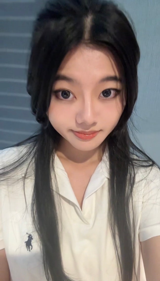 During Christmas anyone gives me a place to stay? Main Photo