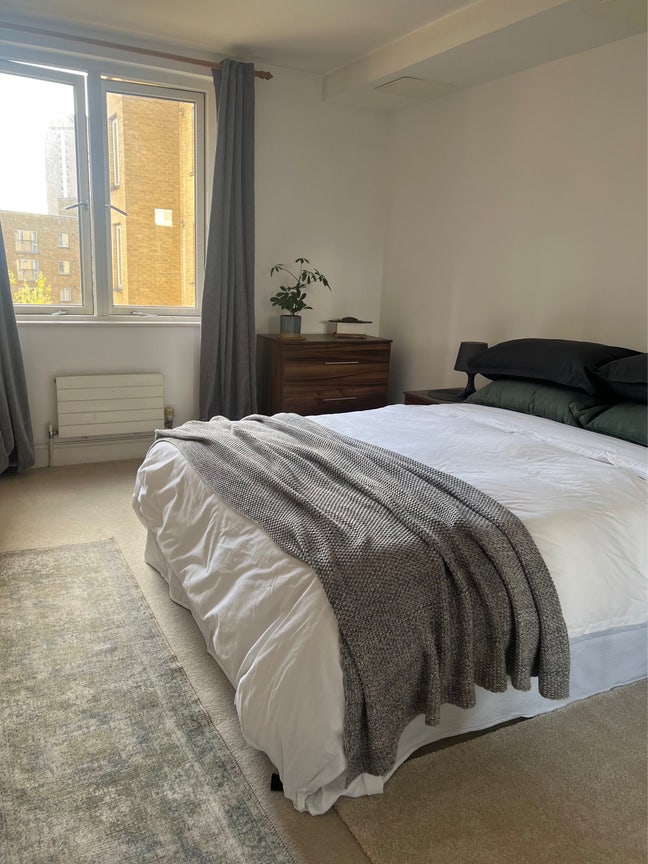 Spacious flat with unobstructed views of the river Main Photo