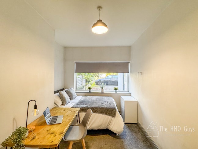 Super Large En-Suite Rooms - Heart of Prestwich! Main Photo