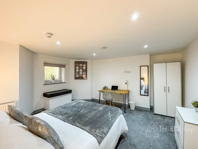 Super Large En-Suite Rooms - Heart of Prestwich! Main Photo