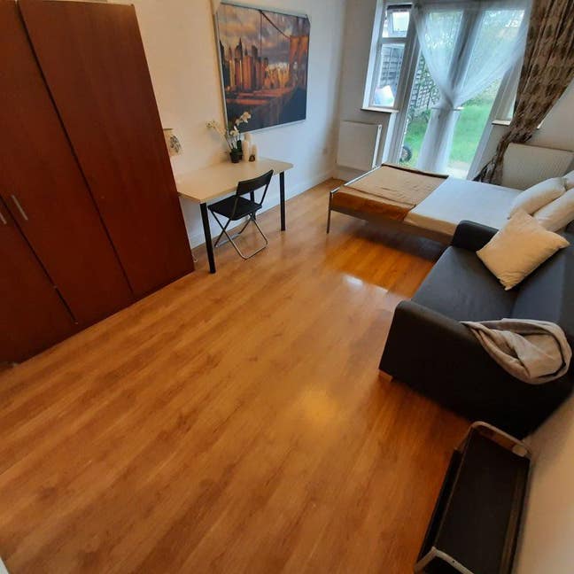 Double Ensuite Rooms to let ASAP Main Photo