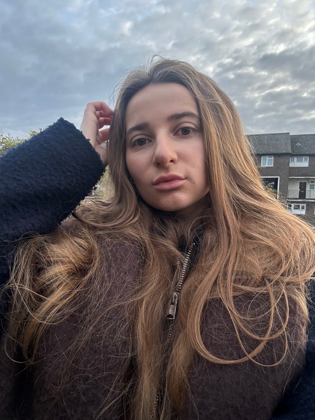 25 year old Female seeks a double room Main Photo