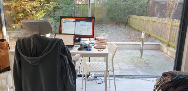 Quiet and bright studio flat  Main Photo