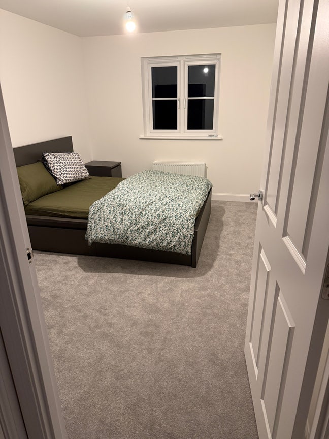 Room available to rent Main Photo