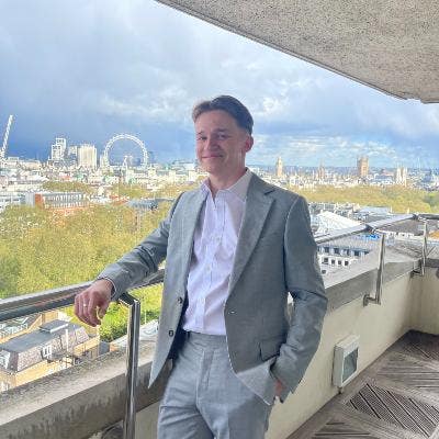 Professional Male seeks a double room Main Photo