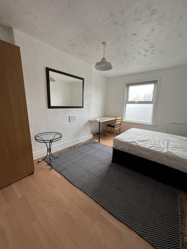 Large Double Room Available  Main Photo