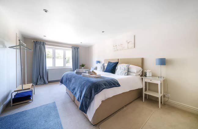Large En-Suite Room in Spacious Home (Lympstone) Main Photo