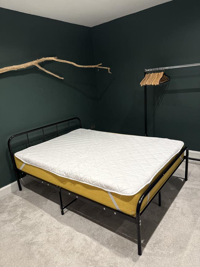 Double room to rent in family home Main Photo