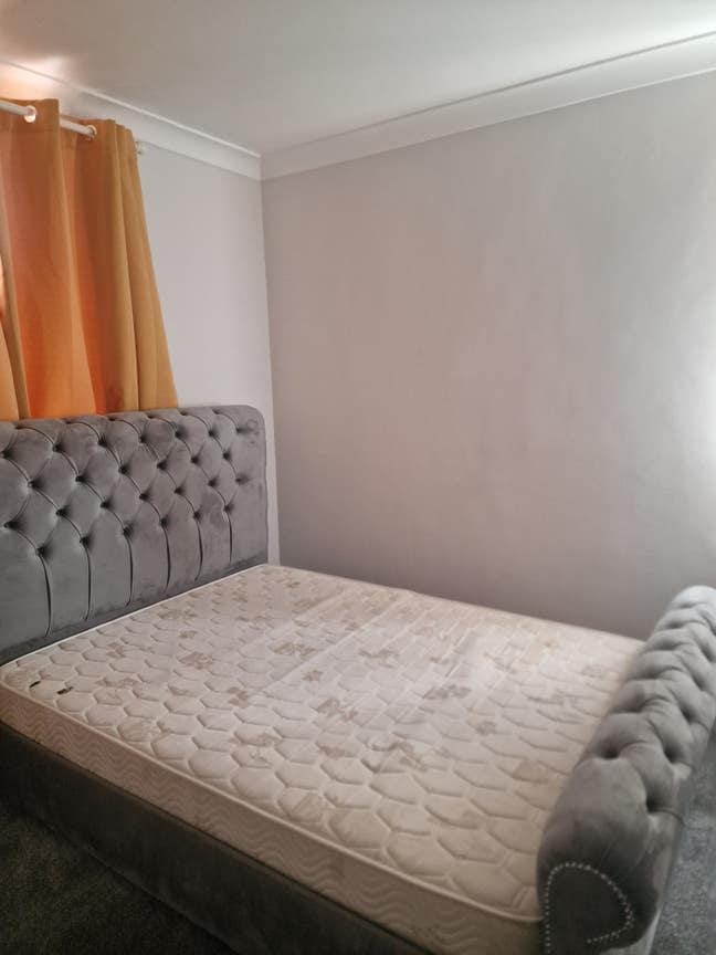 Medium Size Spare Room for Rent Main Photo
