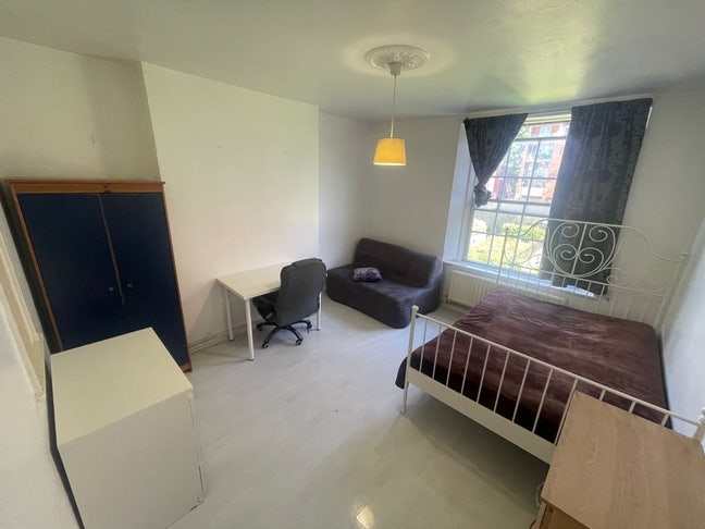 Nice 4 Rooms in Whitechapel (E1)- Bills Included ✅ Main Photo