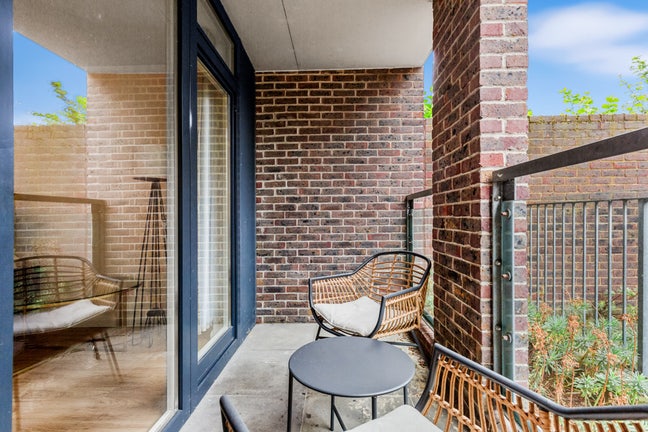 2 Spacious Bedrooms Available in Stratford Main Photo