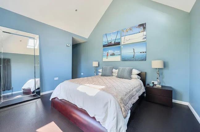 Room for rent in Family House Main Photo