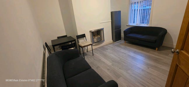 3 bed house Salford,near schools transport Uni Main Photo