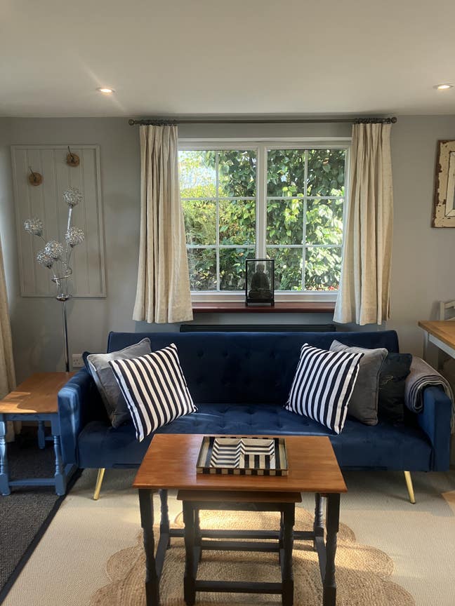 Self contained apartment overlooking Tamar Valley Main Photo