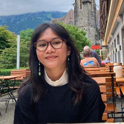 Professional Female seeks a double room Main Photo