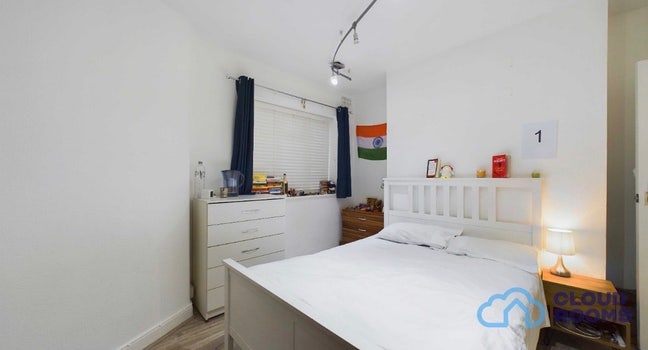 Female flatmate required urgently in welbley Main Photo