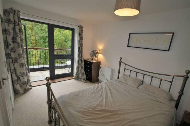 En-Suite Double with Balcony in Forest Home 🌳 Main Photo