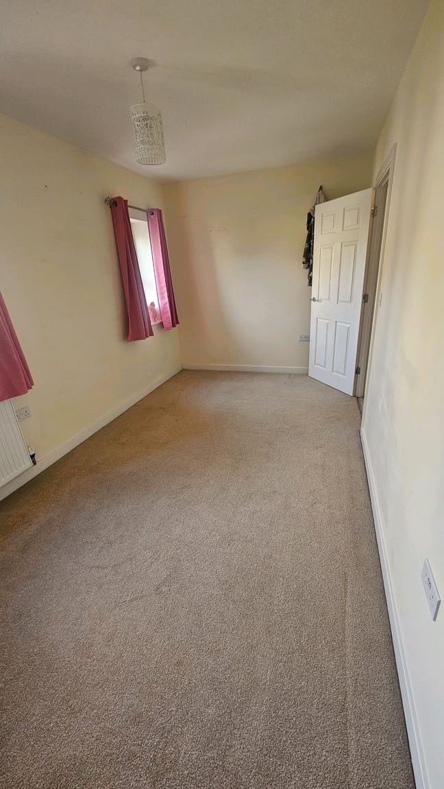 Spacious double room available  Main Photo