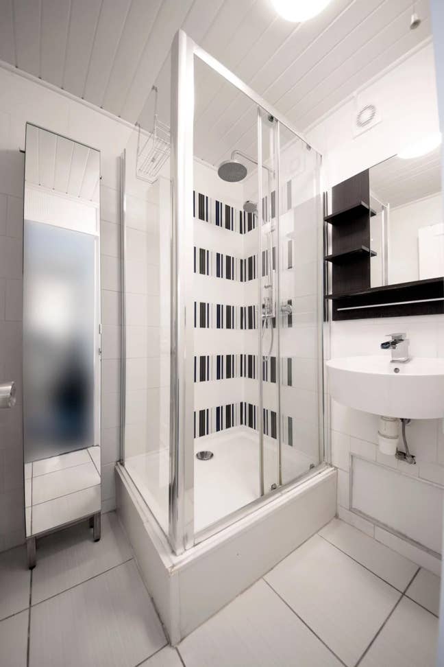 Looking for space, comfort & touch of Luxury? Main Photo