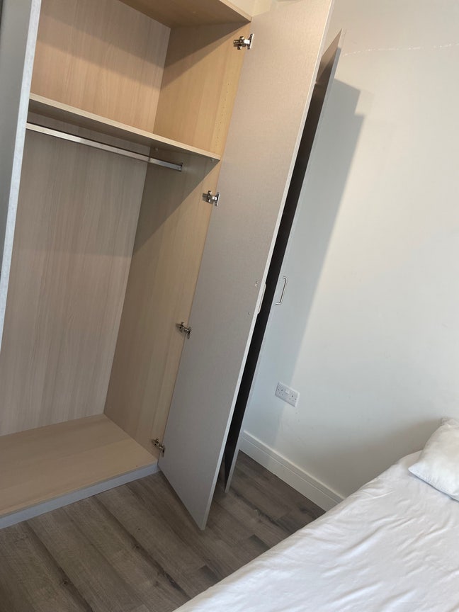 1 bedroom to rent in a 2 bedroom Flat Main Photo