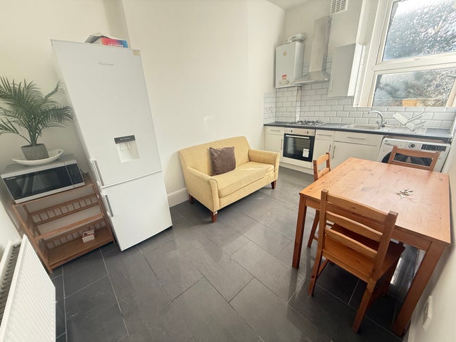 Newly Refurbished  2 Bed Flat New Cross Main Photo